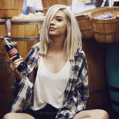 {☪Fc: Amanda Steele} ☪ Sup I'm Princess Amanda. Plz call me Mandi! I'm 17 an single! I hate being a princess. I love art and vandalism. I'm a rebel with a cause. Intro?? Longbob Hair, Fantastic Hairstyles, Amanda Steele, Beige Blond, Long Bob Hairstyles, Grunge Hair