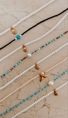 Chockers Ideas, Chocker Aesthetics, Homemade Things To Sell, Ideas Collares Bolitas, Collares Aesthetic Diy, Ideas Para Pulseras Aesthetic, Beaded Chocker Ideas, Pulseras Aesthetic, Summer Jewelry Beach