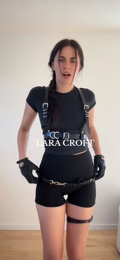 Tomb Raider Inspired Outfit, Diy Laura Croft Costume, Female Video Game Characters Costumes, Tomb Rider Costumes, Dystopian Halloween Costume, Lara Croft Cosplay Outfit, Maze Runner Halloween Costume, Lara Croft Hairstyle, Lana Croft Halloween Costume