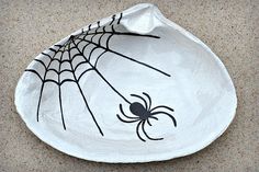 a paper plate with a spider on it