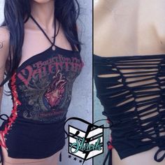 Upcycle Gothic Clothes, Ways To Modify Tshirts, Tights Into Shirt Diy, Cut Up Shirt Ideas, Diy Goth Clothes, Shredded Shirt, Cut Shirt Designs, T Shirt Weaving