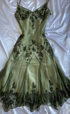 Clothing Aesthetics, Green Prom Dresses, Tea Length Prom Dress, Green Prom, Floral Prom Dresses, Dream Outfits