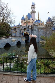 Disney Instagram Story, La Aesthetic, Disneyland Photography, November Outfits, Florida Aesthetic, Disneyland Castle, Disney 2024, Daily Ideas