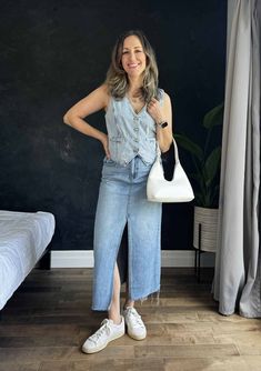 Light Denim Vest Outfits Styled 11 Ways for Spring/Summer Skirt Sneakers Outfit, Denim Skirt Outfit Casual, Long Denim Skirt Outfit Ideas, Denim Skirt With Sneakers, Denim Vest Outfits, Denim Skirt Outfit Winter, Chic Denim Outfits, Denim Skirt Outfit Ideas, Denim Skirt Outfit Summer