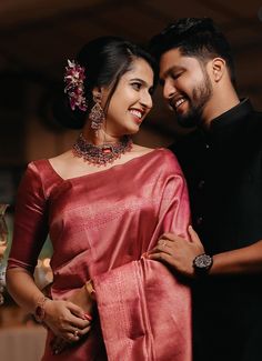 Wedding photography Saree Couple Poses Photoshoot Ideas, Sadi Pose Couple, Sadi Pose Indian Fashion Couple, Cupple Photography Poses, Sadi Photo Poses Couple, Sadi Pic Couple, Saree Couple Poses, Couple Poses In Saree, Traditional Couple Photoshoot