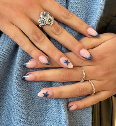 #nailinspo #naildesign #nailart #bluechrome #frenchtip #stars Paznokcie Hello Kitty, Kutek Disney, Unghie Sfumate, January Nails, Makijaż Smokey Eye, Prom Nails, Fire Nails