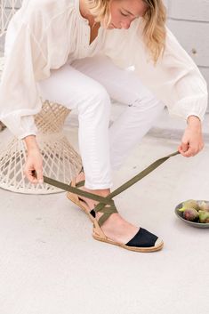 Laro Espadrilles Gallery and lifestyle pictures, EspadrillesUSA | Avarcas USA Pons Avarcas Outfit, Flat Espadrilles Outfit, Alpargatas Outfit, Espadrilles Outfits, Lifestyle Pictures, Sailor Jean, White Espadrilles, Heeled Espadrilles