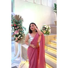 Saree Dp, Sassy Outfits, Saree Pic, Fashion Blogger Poses, Sarees For Girls, Saree Photos, Dp Stylish