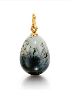 A Fabergé hardstone Egg Pendant, workmaster Feodor Afanassiev, St Petersburg, ca. 1910, carved of moss agate, gold loop, via Sotheby's. Moss Agate Jewelry, Treasure Jewelry, Jewelry Pendants, Jewel Case, Agate Jewelry