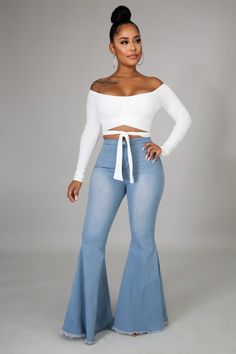 High Waisted Bell Bottom Jeans Outfits, Bottom Jeans Outfit, Flair Jeans Outfit, High Waisted Bell Bottom Jeans, Jaripeo Outfits, Wide Leg Pants Pattern, Bell Bottom Jeans Outfit, Neat Clothes, Flare Jeans Outfit