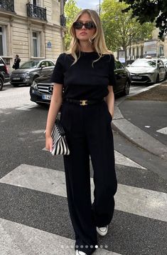 Black Trouser Outfit, Black Trousers Outfit, Wide Leg Trousers Outfit, Black Pants Outfit, Trouser Outfit, Looks Chic, Mode Inspiration