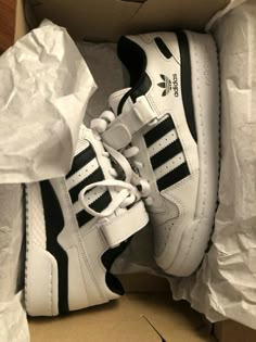 Adidas Shoes Outfit, Forum Low, Dr Shoes, Expensive Shoes, Shoe Inspo, Adidas Outfit, Aesthetic Shoes, Swag Shoes, Dream Shoes