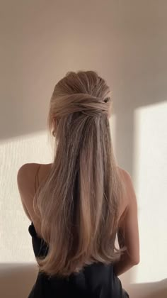 Wedding hairstyle for straight hair Formal Hairstyles For Long Hair, Prom Hairstyle, Simple Prom Hair, Guest Hair, Bridesmaid Hair Makeup, 2024 Prom, Elegant Wedding Hair, Easy Hair Updos, Wedding Guest Hairstyles