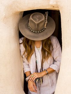 Cowgirl Hats Outfit, Custom Felt Hats For Women, Electric Cowgirl, Custom Cowgirl Hats, Cowgirl Hat Outfit, Posters Wallpaper, Boho Hats, Boho Inspo, Hat Bands