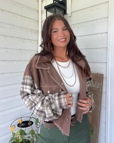 The best shacket to style all year round!😍 Styled by: @lorilynngranger0 #fall #outfitinspo #spookyseason #plussizefashion #comfortable #womensfashion #backtoschool #falloutfits #demure Fall Outfits Country, Gameday Outfit Football, Graphic Tees Country, Western Fall Outfits, Ui Ux Design Website, Photoshoot Ideas Fall, Outfits Country Concert, Country Concert Fits, Cropped Shacket