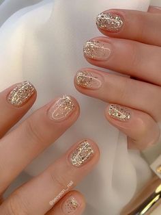 Manicure Shellac, Gold Gel Nails, New Years Nail Designs, New Years Eve Nails, January Nails, Gold Glitter Nails, Nails Trends, Plaid Nails, Gel Nail Colors