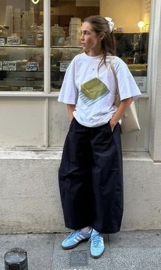 Women Ootd Street Styles, Interesting Summer Outfits, Australia Street Style, Baggy Chic Style, East London Fashion, Copenhagen Street Style Summer 2024, Tokyo Summer Outfit, Japanese Americana Fashion, Summer Street Style 2024