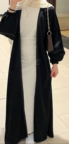 Classy Hijabi Aesthetic, Outfit Inspo For Hijabis, Hijabi Abaya Outfits, Black Hijabi Aesthetic, Casual Abaya Outfits, Modest Hijabi Fashion, Black Hijabis, Hijabi Outfit Ideas, Abaya Fashion Modern