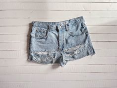 Extra short cut-off jean shorts, thoroughly distressed with lots of fraying. ☛ m e a s u r e m e n t s ☚ Waist: 34 Hips: 42 Rise: 11 Inseam: 2 Length: 12.5 ☛ d e t a i l s ☚ Era: 1990s Material: denim Condition: distressed, no stains or discoloration. ☛ v i s i t   t h e   s h o p ☚ https://etsy.me/2Nd23kg ☛ instagram ┇ poppycockvintage ☛ facebook ┇ poppycockvintage Daisy Duke Shorts, Short Denim Shorts, Daisy Duke, Cut Off Jean Shorts, Daisy Dukes, Short Denim, Long Black Hair, Short Cut, Cut Off Jeans