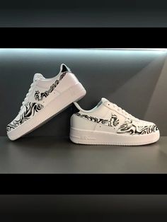 Custom Sneakers Nike, Nike Shoes Women Fashion, Painted Nikes, White Nike Shoes, Sneakers Patterns, Cute Nike Shoes, Designer Art, Cute Nikes