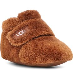 Baby Ugg Slippers, Crib Shoes Girl, Ugg Booties, Ugg Kids, Baby Uggs, Ugg Slippers, Kids Uggs, Girls Shoes Kids, Red Boots