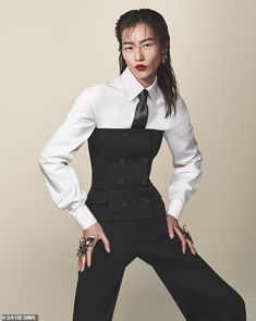 Tie Outfit, Tailored Jumpsuit, Alexander Mcqueen Fashion, Bustier Dress, Naomi Campbell, Blazer Outfits, Suit And Tie, Winter Women, Fashion Designer