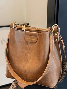 Khaki Leather Slouch Bag, Leather Bag Women Handbags, Popular Purses, Womens Work Bag, Spring Purses, Soft Leather Purse, Boho Chic Bags, Purse Trends, Leather Work Bag