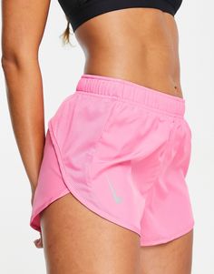 Pantalones cortos de Nike Running La motivación empieza con un nuevo conjunto Marca Nike Talle medio Cinturilla elástica Corte estándar Nike Rosa, Cute Running Outfit, Adrette Outfits, Sport Nike, Running Race, Performance Leggings, Running Clothes