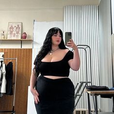 Plus Size Posing, Top Of The Morning, Body Outfit, Goth Women, August 22, Mid Size, Fashion Fits, Fashion Sense, The Morning