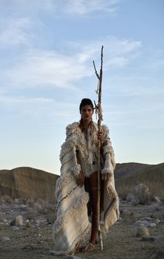 Desert dweller | Rocky Barnes Desert Dweller, Child Of Wild, Moroccan Wedding Blanket, Look Boho Chic, Rocky Barnes, James Norton, Ethno Style, Burning Man Fashion, Fest Outfits