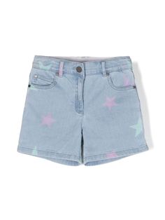 light blue stretch organic cotton washed denim star print logo patch to the rear belt loops button fly fastening logo-engraved button classic five pockets thigh-length This item is made from at least 50% organic materials. Learn more about what makes a product Conscious on our Conscious Criteria page Girls Denim Shorts, Kenzo Kids, Blue Denim Shorts, Short Jeans, Stella Mccartney Kids, Printed Denim, Washed Denim, Kids Shorts, Star Print