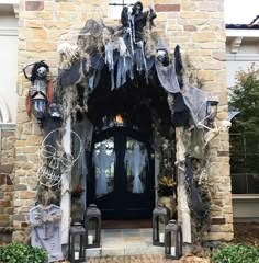 an entrance to a house decorated for halloween