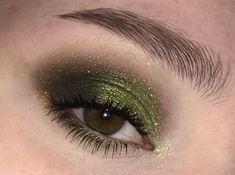 Green Eyeshadow On Green Eyes, Green Birthday Makeup, Prom Green Makeup, Olive Eyeshadow Looks, Olive Green Eye Makeup, Simple Green Eye Makeup, Green And Gold Eyeshadow, Green Eyeshadow Look