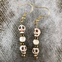 Super Cute Now For Halloween Howlite Material Handmade Dangle Jewelry For Halloween, Beaded Dangle Earrings For Halloween, Handmade Dangle Halloween Jewelry, Handmade Skull Earrings For Halloween, Skull Bead Jewelry, Halloween Skull Print Skull Earrings, Halloween Jewelry Diy, Punk Rock Jewelry, Sugar Skull Jewelry