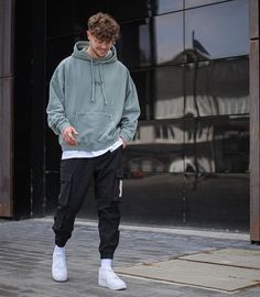 Man Outfits 2023, Outfit With Joggers Men, Guys Joggers Outfits, Hoodies Poses For Men, Men Fashion Casual Outfits 2023, Oversized Tshirt Outfit Male, Mens Hoodies Outfit, Mens Sporty Outfits Street Styles, Teenage Mens Fashion