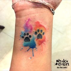 the paw prints on the wrist are colorful