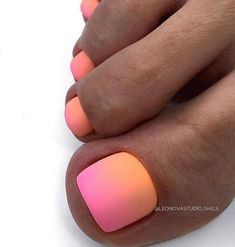 Trending Pedicure Colors Summer 2023, Beach Toe Nail Colors, Beach Toe Nails Vacation, Summer Mani Pedi Combos, Orange Toe Nails, Summer Pedicure Colors, Pedicure Design