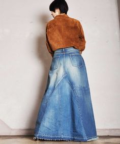 Cogic Fashion, Gonna Jeans, Trendy Outfits Inspiration, Mode Kimono, Long Denim Skirt, Denim Diy, Hippie Outfits, Jeans Rock, Upcycle Clothes