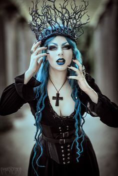 Goth Witch Outfits, Dark Witch Costume, Witch Costume Ideas, Pastel Goth Witch, Witch Outfits, Dark Costumes, Halloween Parejas, Witch Cosplay, Goth Witch