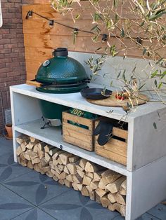 Betonnen buitenkeuken met achterwand geschikt voor Big Green Egg Large(LxBxH) 170x80x90 Big Green Egg Outdoor Kitchen, Simple Outdoor Kitchen, Yard Remodel, Outdoor Bbq Kitchen, Outdoor Sinks, Cottage Garden Design, London Garden, Outdoor Kitchen Patio, Big Green Egg