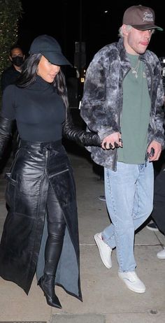 Kim K And Pete Davidson, Kim Kardashian 2022, Pete Davidson And Kim Kardashian, Kim Kardashian Boyfriends, Younger Boyfriend, Kim Kardashian And Pete Davidson, Decade Fashion, Masc Style, Love Bite