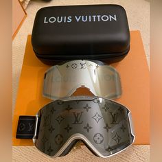 I Am Selling A 2023 Model New Authentic Louis Vuitton Silver Monogram Ski Goggles. Silver Frame And It Comes With 2 Lenses Unsex Very Nice Craftsmanship Brand New Just Got From Louis Vuitton Serious Buyer Only Mode Tennis, Ski Glasses, Monogram Jacket, Estilo Cholo, Dope Jewelry Accessories, Black Men Fashion Swag, Silver Monogram, Street Fashion Men Streetwear, Ski Goggles