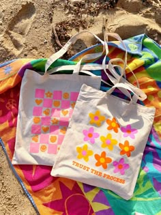 ♡ Looking for the perfect summer tote? This tote bag will be your go-to during the sunny months! I love bringing my tote along with me to the beach, to carry all my summer snacks and goodies, or just when I need an extra bag on the go! ✰ Product size & details: individual tote size: ~ 15 inches by 16 inches hand-illustrated & lettered by me! professionally screen printed in Huntington Beach, CA! you are supporting two businesses with this tote! these bags are durable and cute! the bags are weath Totes Ideas, Sacs Tote Bags, Painted Bags, Summer Tote