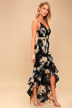 Watch your style blossom in the Darling Daylily Black Floral Print High-Low Maxi Dress! Moody floral print decorates this high-low maxi dress. Great Gatsby Outfits, Floral Bustier, Floral High Low Dress, High Low Maxi Dress, Flirty Dresses, Floral Sleeve, Black Floral Print, Daily Dress