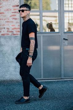 Mens Fashion 2018, Black Outfit Men, Milan Street Style, Hipster Man, Mens Fashion Urban, Men Style Tips, All Black Outfit, Mens Fashion Summer, Mens Casual Outfits