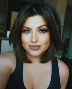 D I C A S H E N E 🌻 Cabelo Plus Size, Kort Bob, Κούρεμα Bob, Haircuts Ideas, Round Face Haircuts, Bob Haircuts For Women, Short Bob Haircuts