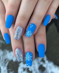 Christmas Nail Trends, Christmas Acrylic Nails, Gel Ideas, Blue Christmas Nails, Acrylic Manicure, Blue And Silver Nails, Snowflake Nail, Green Acrylic Nails, Snowflake Nail Art