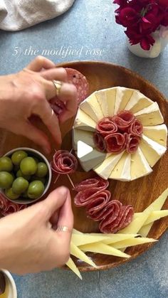 How To Make Appetizer Platter, Christmas Cheese Board Ideas Appetizers, Graze Board Ideas Savory, Charcuterie Board Circular, Vegetarian Platter Ideas, Cheese Platers Ideas Simple, Charcuterie Brunch Board Ideas, Cheeseboard Platter Ideas, Cheese For Charcuterie Board