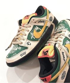 Stussy Customs Dunks. All trainers are hand-crafted. 2-3 weeks delivery (made to order).  All sales are final. Unfortunately, we do not offer any refunds or exchanges as the trainers are made to order. Make sure you order the correct size. If unsure of the size, feel free to send us a message or check the size guide on the Nike website. Men's sizes. #dunks #Dunk #brown #custom #green #yellow #stussy Custom Nike Shoes Vintage, Luxury Mid-top Nike Skate Shoes, Shoes Sneakers For Sale, Athletic Shoes On Sale, Cheap Streetwear Sneakers, Nike Dunk Low Herren, All Nike Shoes Low, Nike Shoes Vintage Sneakers, Luxury Retro Custom Sneakers For Streetwear