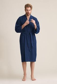 Men's Robes - www.towelnrobe.com Men Spa, Man Jacket, Bathrobe Men, Men Love, Men's Robes, Navy Man, Spa Design, Waffle Weave, A King